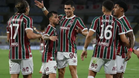 Fluminense joga para manter o embalo contra o Coritiba de olho na liderança do Brasileirão