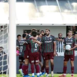 Fluminense vira no fim sobre Santos de Neymar, em jogo com golaços na Vila