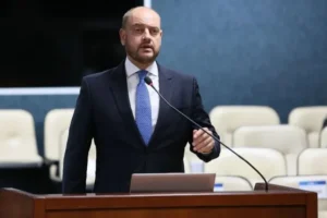 Governador interino do RJ determina auditoria e trava novos contratos