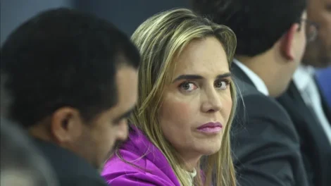Governadora do DF pede aval da gestão Lula para empréstimo ao BRB