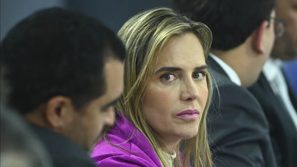 Governadora do DF pede aval da gestão Lula para empréstimo ao BRB