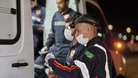 Grave acidente envolvendo dois veículos e pedestre deixa um morto e um ferido na PR-323 em Paiçandu