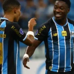 Grêmio sofre contra novato argentino, mas marca no fim e vence 1ª na Sul-Americana