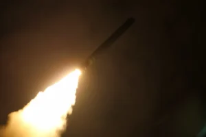 Hezbollah volta a lançar foguetes contra cidades no norte de Israel