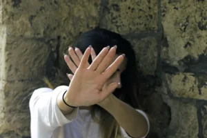 Homem é preso sob suspeita de jogar água fervendo e queimar rosto de ex-mulher na zona sul de SP