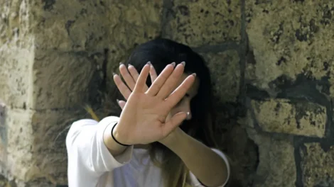 Homem é preso sob suspeita de jogar água fervendo e queimar rosto de ex-mulher na zona sul de SP