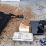 Homem é preso suspeito de tráfico de drogas na Avenida Colombo