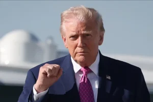 Horas antes do fim do prazo, Trump prorroga trégua com Irã até fim de negociações