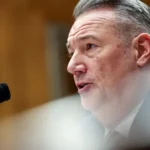 ICE: diretor responsável por plano de deportação de Trump pede demissão