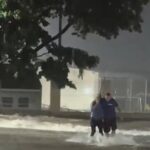 Idoso é arrastado por enxurrada em Maringá e acaba socorrido por policial