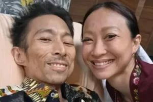 Influenciador morre de câncer três dias após se casar em hospital