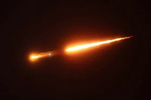 Irã ataca Israel, Kuwait e Bahrein após ameaça dos EUA e tensão dispara