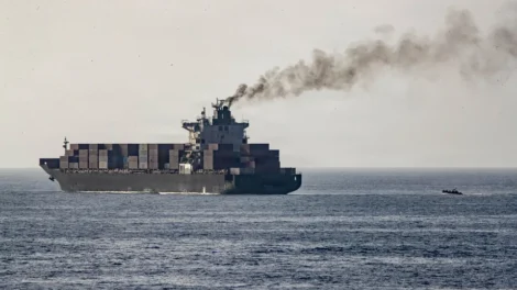 Irã ataca navios no estreito de Hormuz após Trump estender trégua