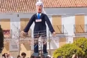 Israel critica Espanha após explosão de boneco de Netanyahu