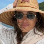 Jessica Alba posta fotos de biquíni em viagem com a família