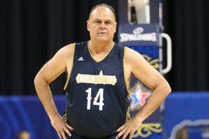 Jogador de basquete Oscar Schmidt morre aos 68 anos em São Paulo