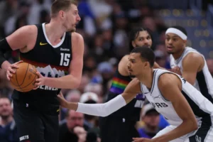 Jokic leva a melhor sobre Wembanyama e decide vitória do Nuggets contra Spurs na NBA