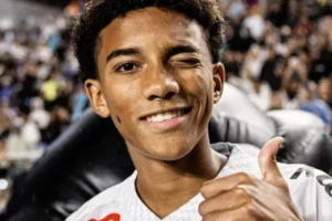 Jornal espanhol chama Robinho Jr. de 'novo Neymar' em meio a negociação de renovação com Santos