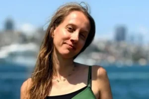 Jornalista dos EUA é sequestrada durante cobertura em Bagdá, diz governo