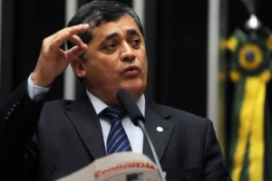 José Guimarães vai buscar aproximar Lula do centrão e deve ser contraponto a Boulos no Planalto