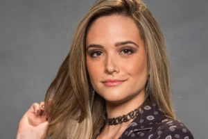 Juliana Paiva anuncia noivado com Danilo Partezani