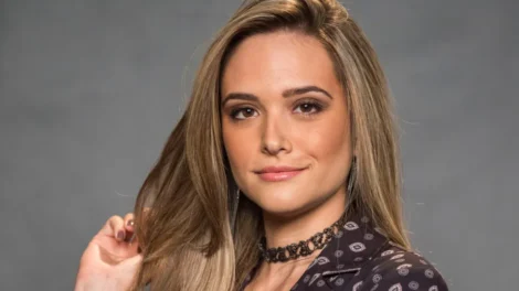 Juliana Paiva anuncia noivado com Danilo Partezani