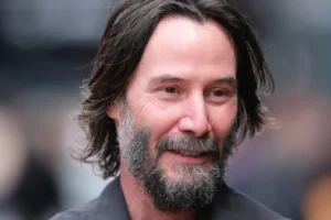 Keanu Reeves busca redenção em comédia sobre a cultura do cancelamento