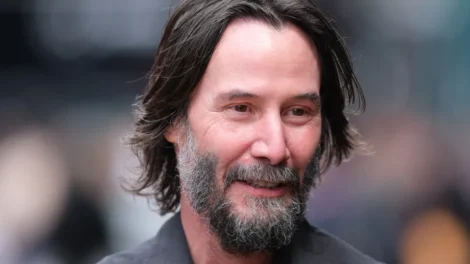 Keanu Reeves busca redenção em comédia sobre a cultura do cancelamento