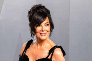Kris Jenner exibe novo visual após cirurgia de 100 mil dólares