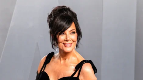 Kris Jenner exibe novo visual após cirurgia de 100 mil dólares