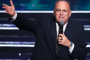 Lenda do basquete, Oscar Schmidt passa mal e é encaminhado a hospital em SP