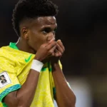 Lesão na coxa pode tirar Estêvão da Copa do Mundo