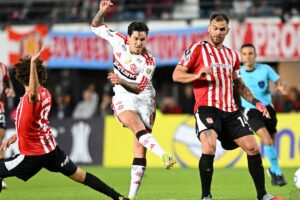 Libertadores: Flamengo segura empate com Estudiantes na Argentina