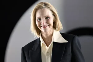 Lisa Kudrow diz que se sentia esquecida no início de 'Friends'