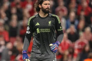 Liverpool confirma lesão de Alisson e acende alerta na Seleção Brasileira