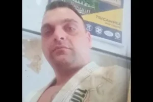 Lutador de jiu-jítsu espanca esposa e atinge bebê de durante agressão