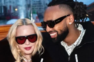 Madonna mostra imagens de passeio por Veneza com o namorado