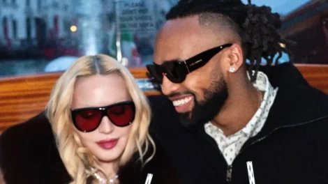 Madonna mostra imagens de passeio por Veneza com o namorado