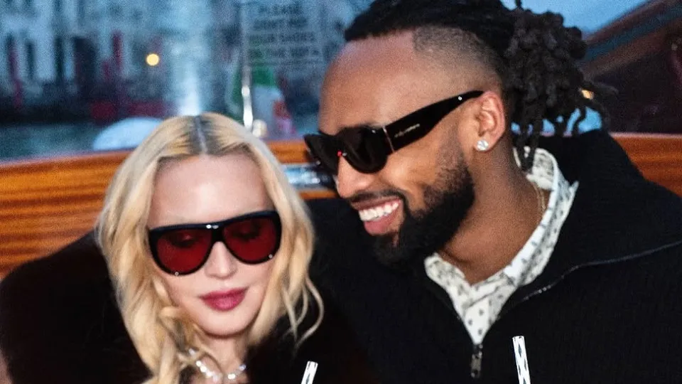 Madonna mostra imagens de passeio por Veneza com o namorado