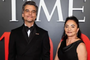 Mãe de Wagner Moura encanta americanos em festa da revista Time
