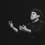 Maringá recebe 'Mistero Buffo', de Dario Fo, em versão solo inédita no Brasil