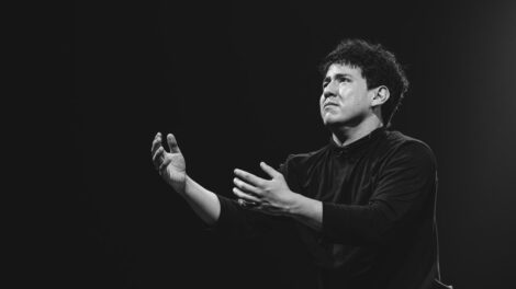 Maringá recebe 'Mistero Buffo', de Dario Fo, em versão solo inédita no Brasil