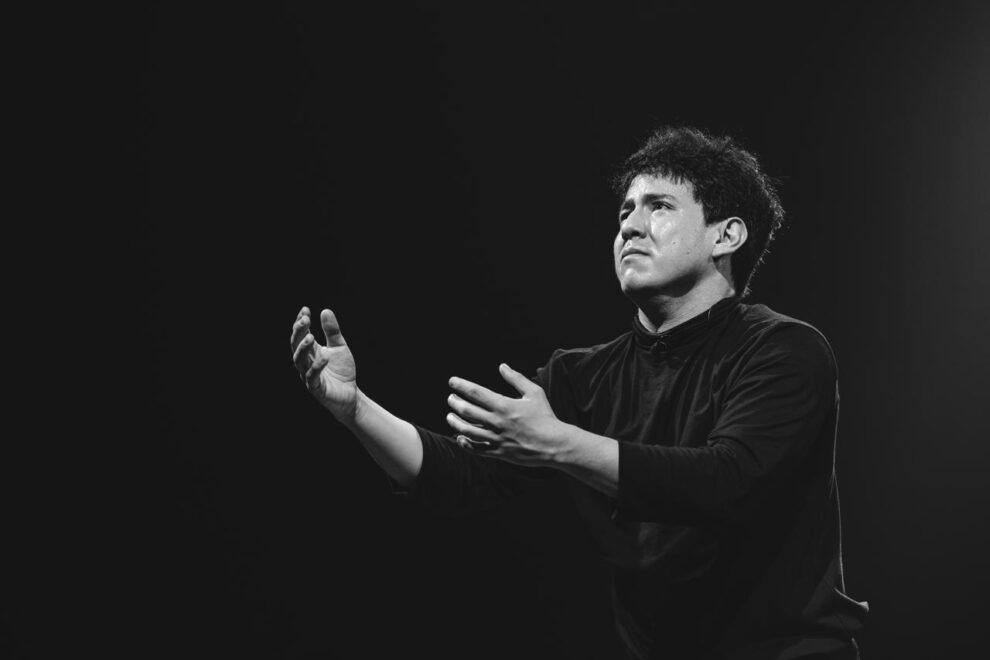 Maringá recebe 'Mistero Buffo', de Dario Fo, em versão solo inédita no Brasil