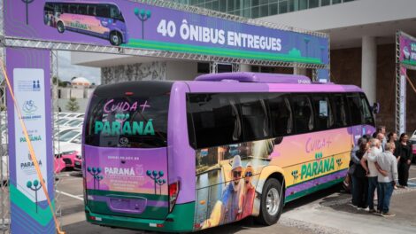 Maringá recebe ônibus adaptado para atendimento de idosos