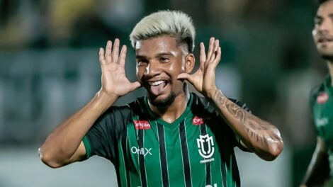 Maringá vira para cima da Ferroviária, estreia com vitória e dorme líder da Série C