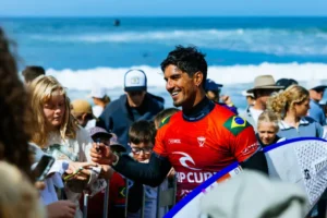 Medina dá show em Bells e encara campeão mundial Yago Dora na semi