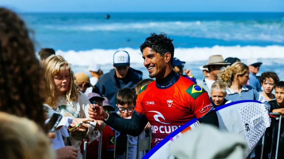 Medina dá show em Bells e encara campeão mundial Yago Dora na semi