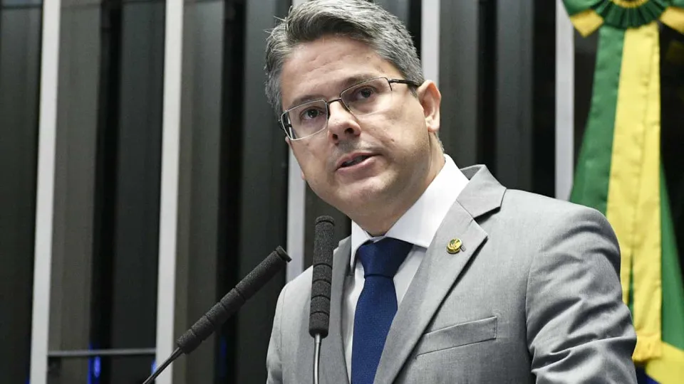 Mendes pede à PGR investigação contra senador Alessandro Vieira