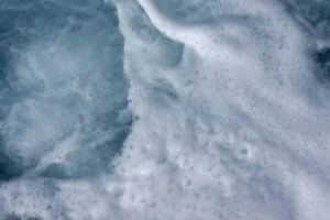 Menino fica em estado grave após ser sugado em banheira de hidromassagem