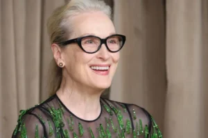 Meryl Streep se emociona ao rever atriz de 'A Escolha de Sofia'